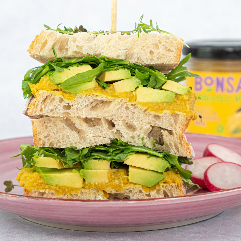 Vegan sandwich with lentil spread